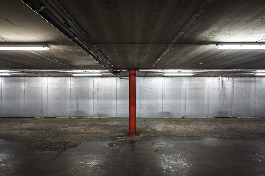 Grand angle sur les places de parking Escher Parkhaus ...