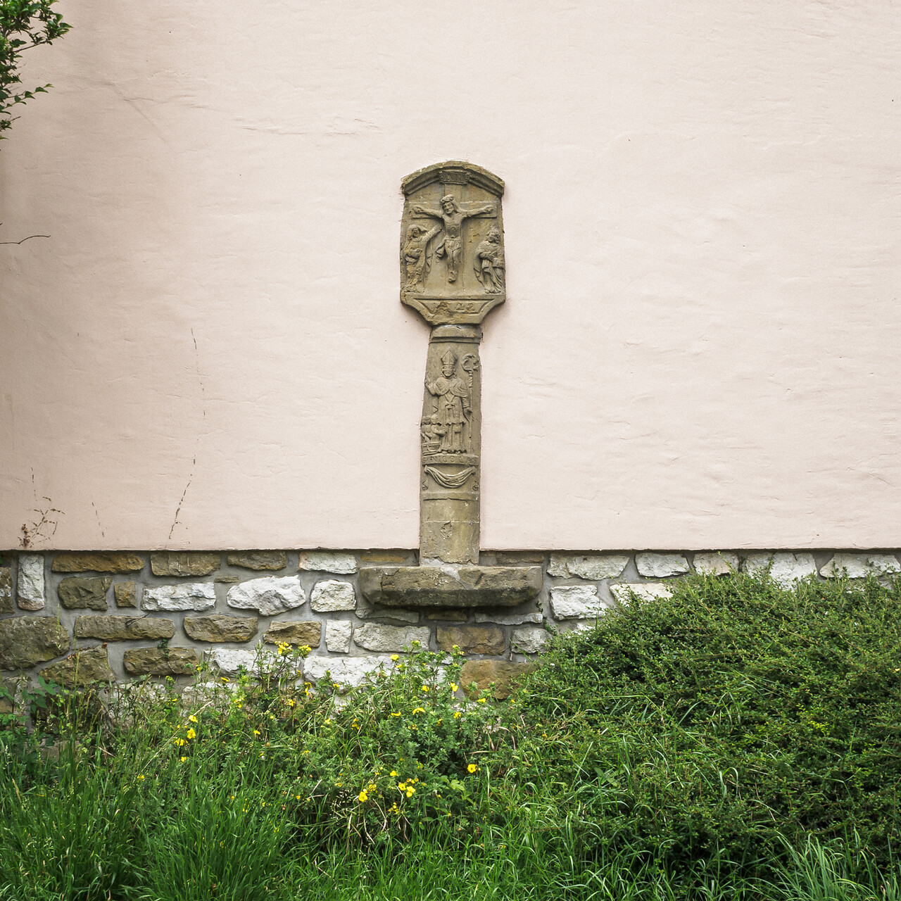 Croix dédiée à Saint Nicolas.