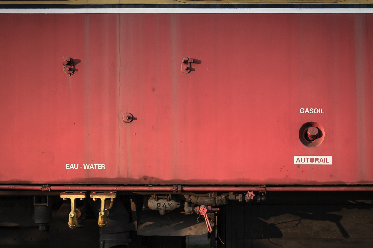 Eau-Water / Gasoil / Autorail