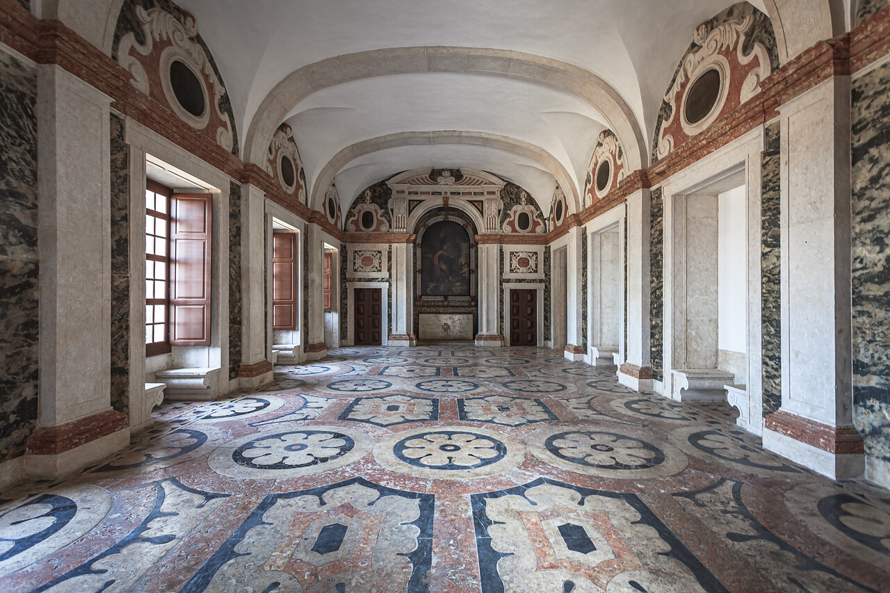 Perspective en intérieur d'une église à Lisbonne...