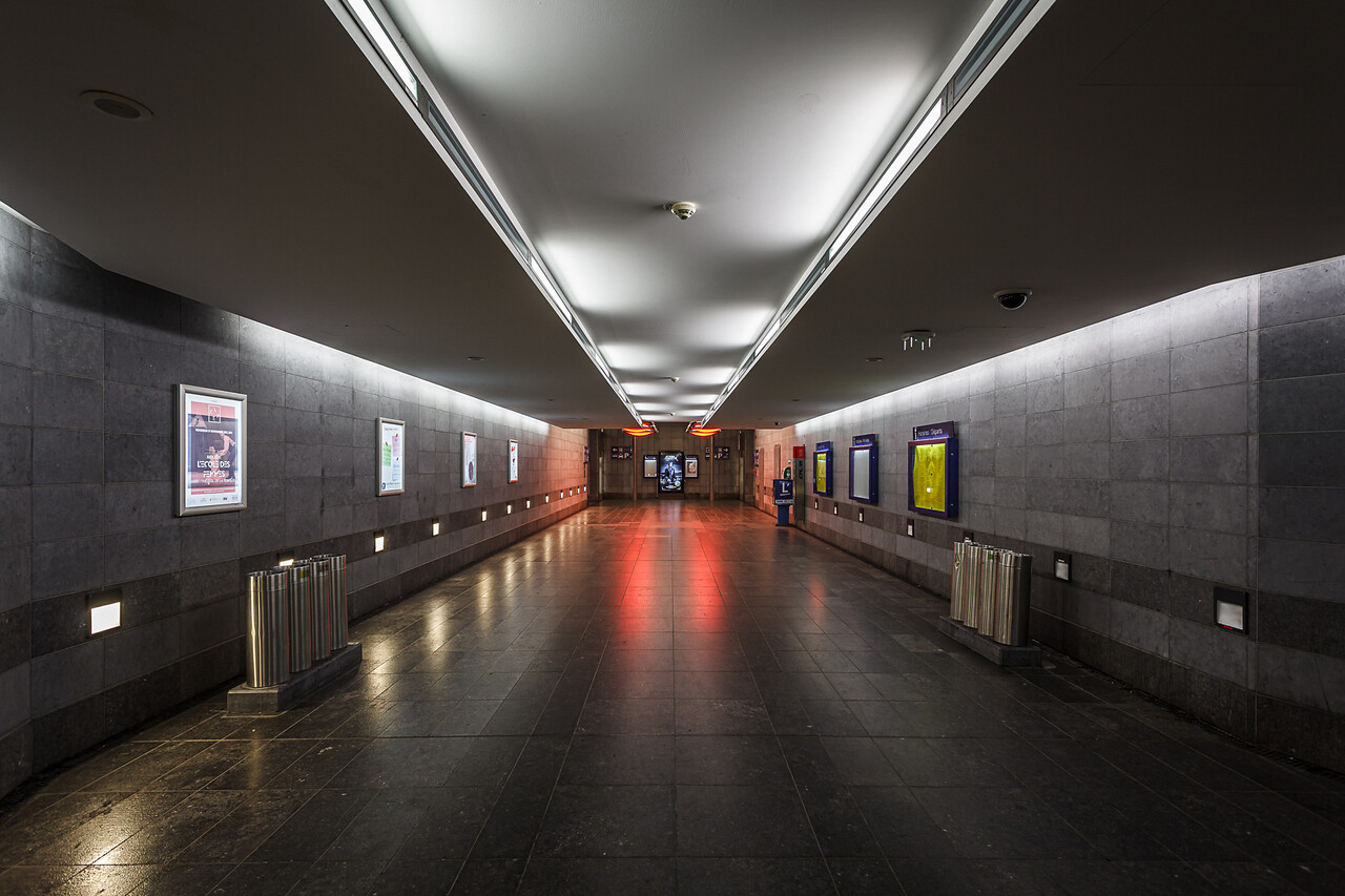 Grand angle sur le tunnel secondaire de la gare du Luxembourg...