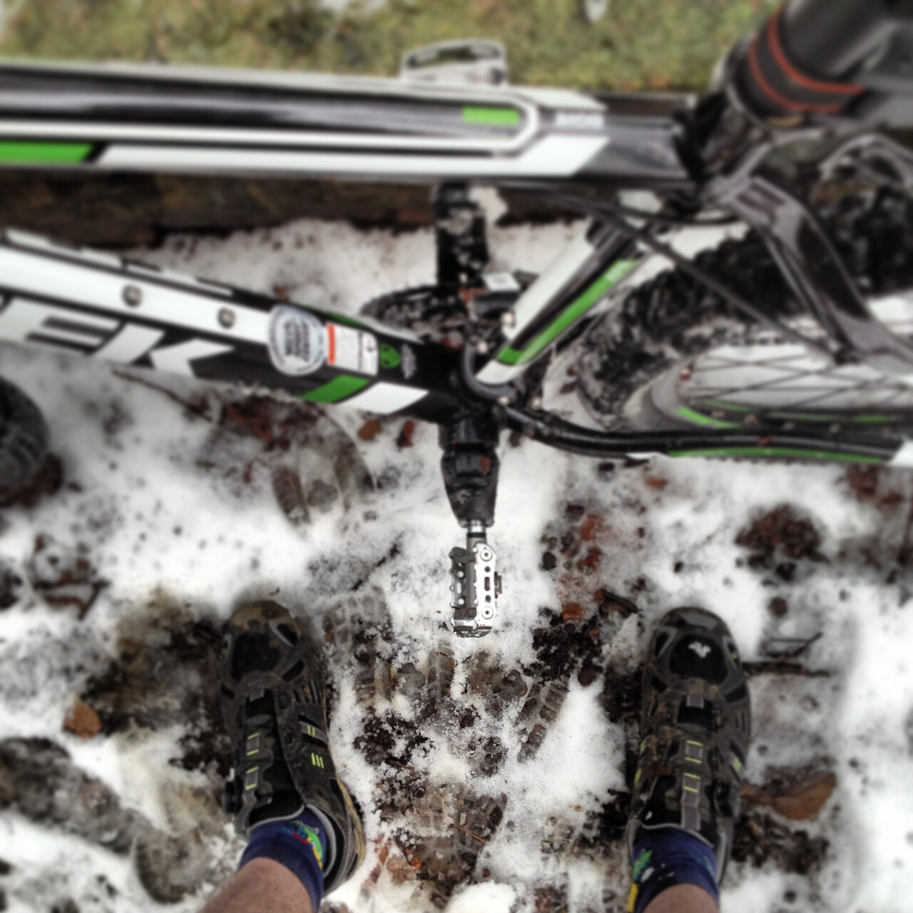 Prendre son courage à deux pieds