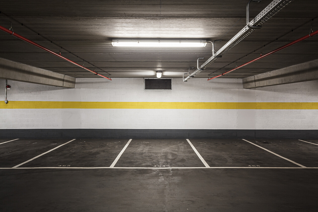 Grand angle sur les places de parking Avenue de la Résistance ...