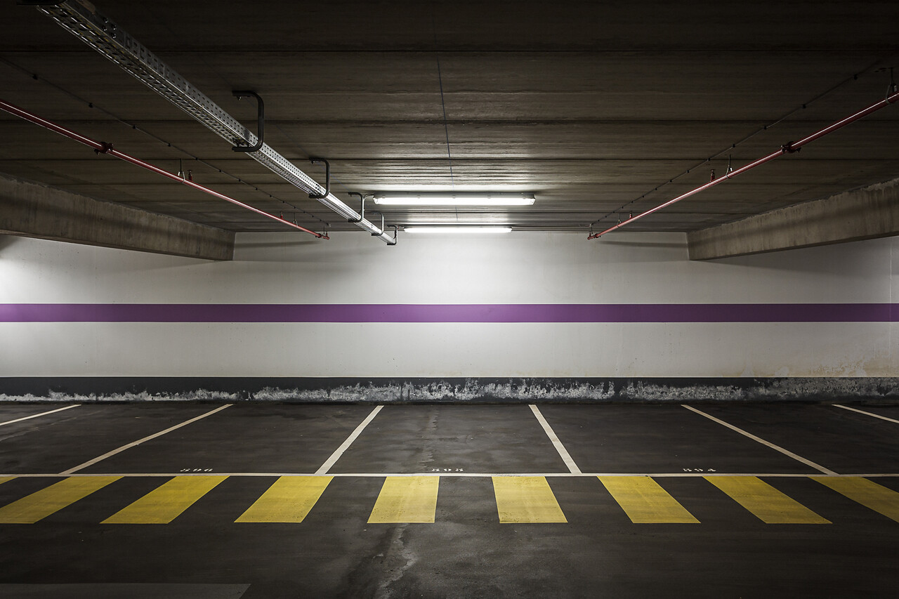 Grand angle sur les places de parking Avenue de la Résistance ...