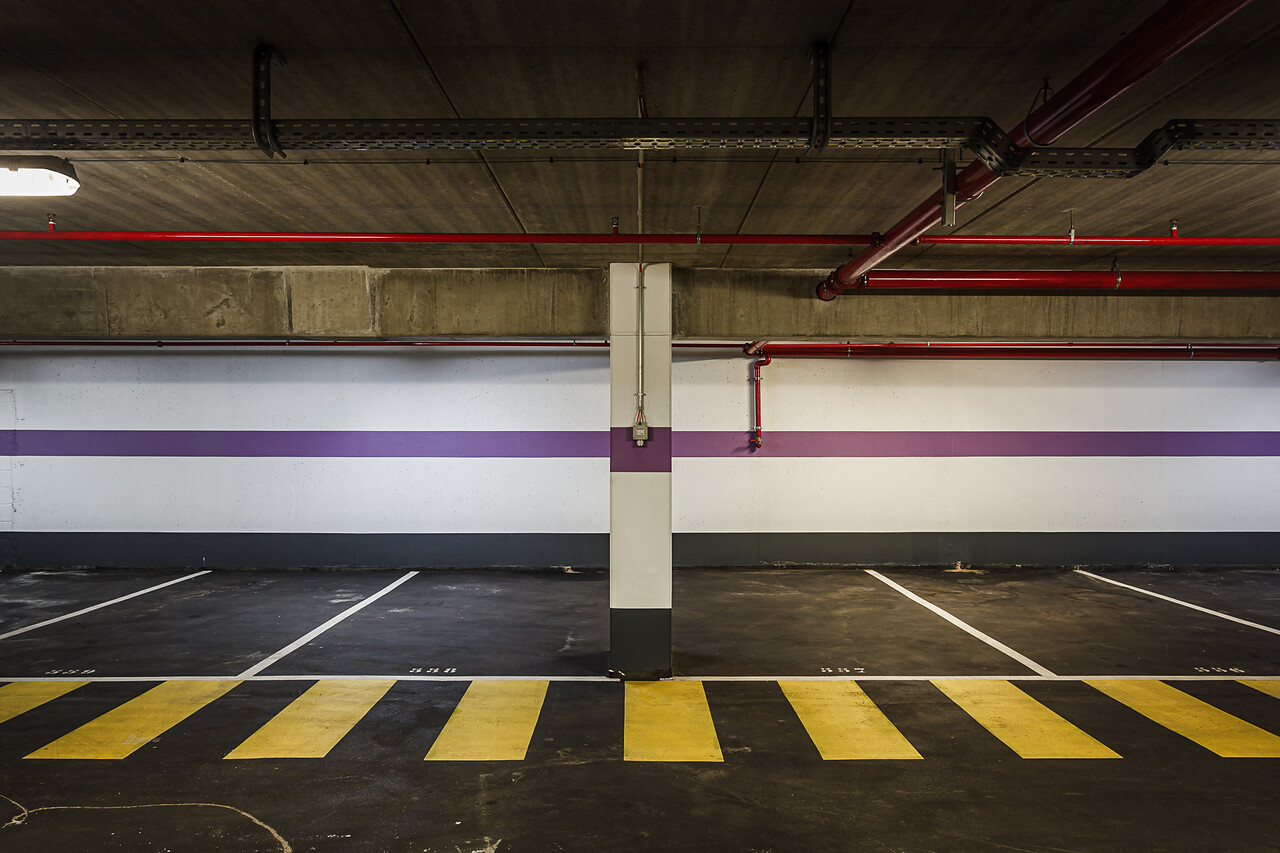 Grand angle sur les places de parking Avenue de la Résistance ...