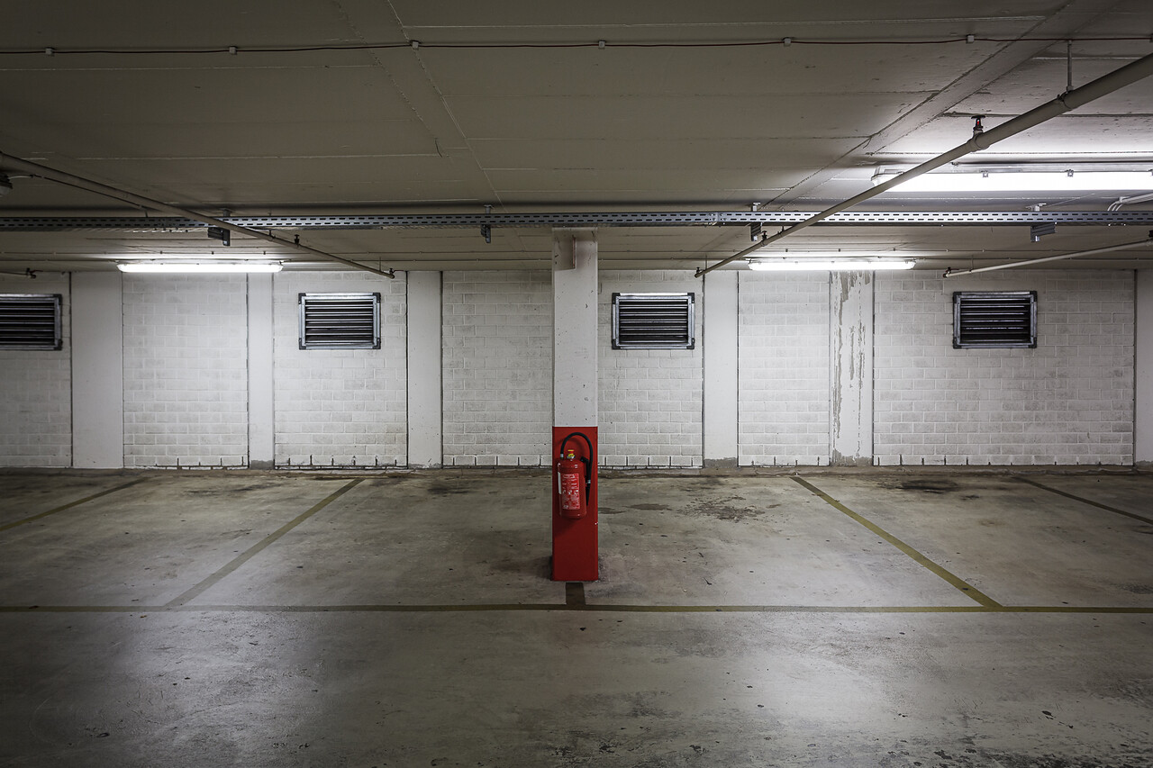 Grand angle sur les places de parking du Saint-Esprit ...