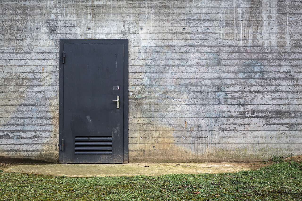 Sur un îlot de béton