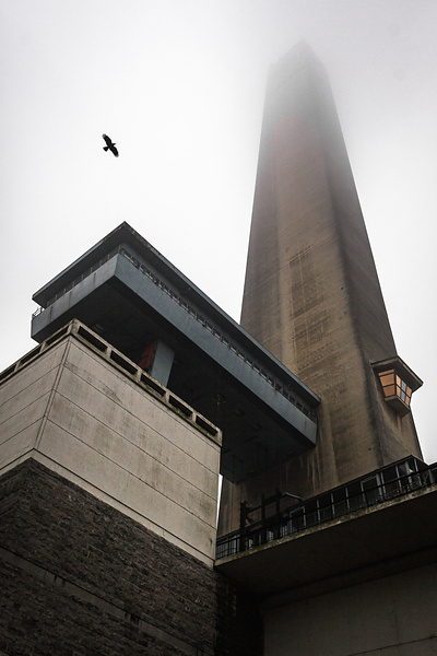 Ronquières dans la brume