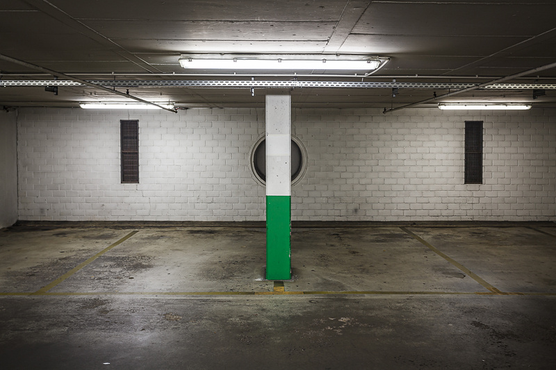 Grand angle sur les places de parking du Saint-Esprit ...