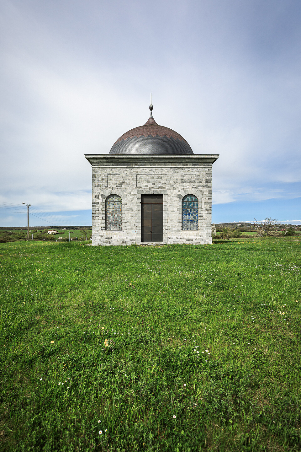 Chapelle de Walcourt, de forme carrée et construite en pierres bleues de Givet, située à Givet en France.