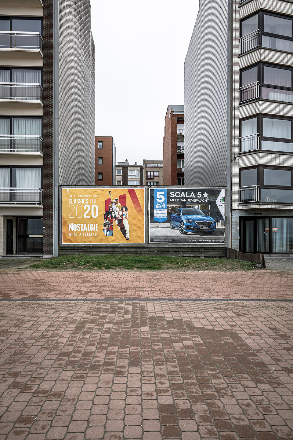 Espace publicitaire entre 2 résidences sur la Zeedijk à Koksijde-Bad ...