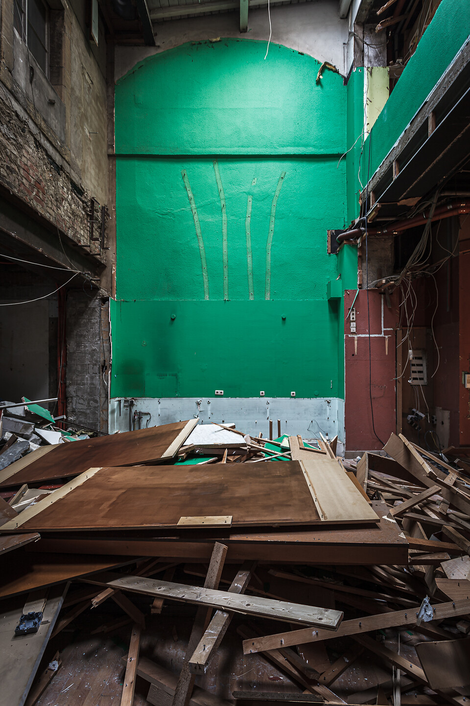 Vue d'ensemble sur le puits de lumière séparant l'acien batiment de son annexe