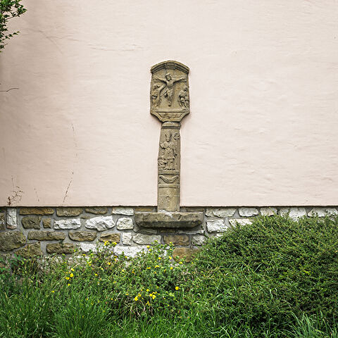 Croix dédiée à Saint Nicolas.