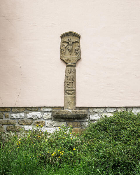 Croix dédiée à Saint Nicolas.