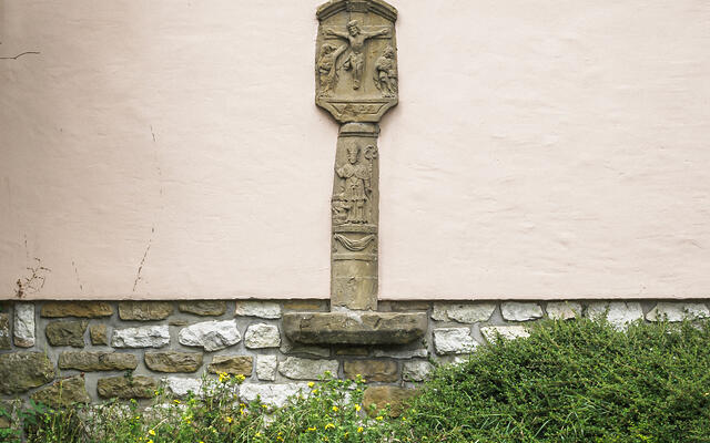 Croix dédiée à Saint Nicolas.