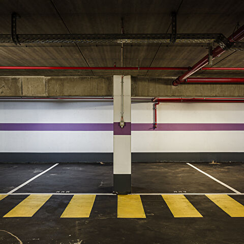 Grand angle sur les places de parking Avenue de la Résistance ...