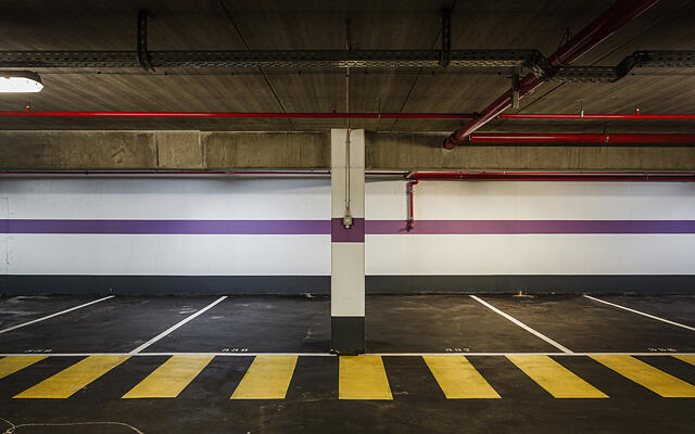 Grand angle sur les places de parking Avenue de la Résistance